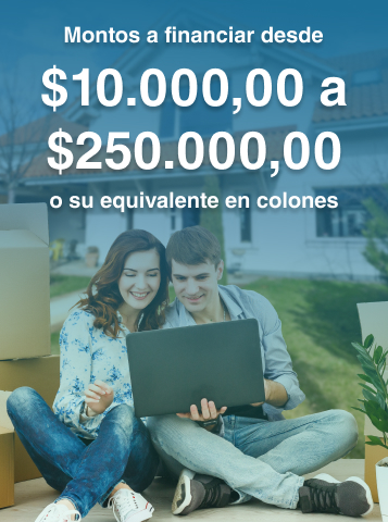Montos a Financiar en Dólares una pareja buscando información en una computadora portátil con el texto "Montos a financia desde $10000,00 a $250000,00 o su equivalente en colones"